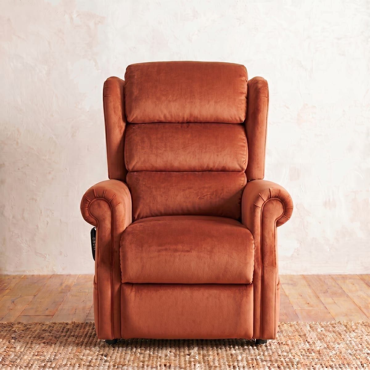 Clumber Riser Recliner — front view